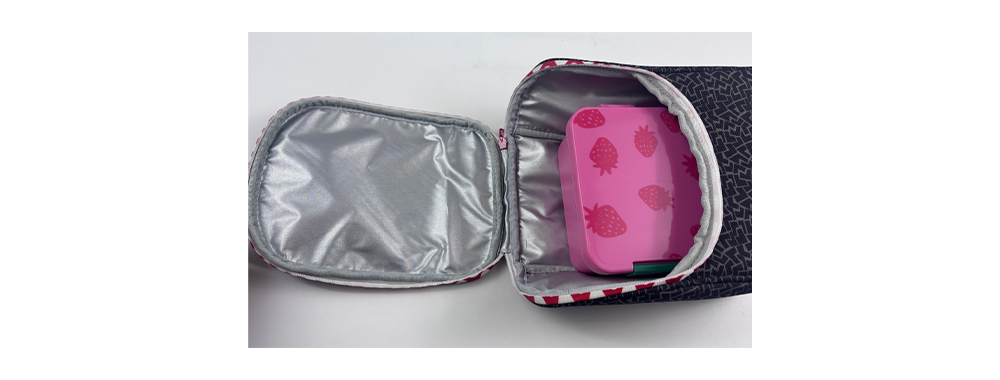 Picture display lunch bag lined with PEVA single-layer film